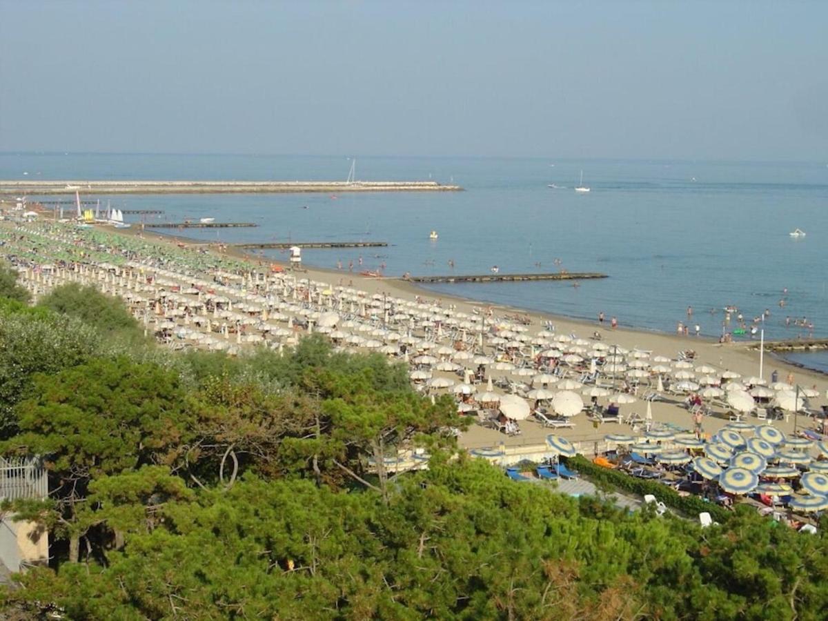 Relax By The Garden - Flat For Up To 6 Guests Lejlighed Porto Santa Margherita di Caorle Eksteriør billede